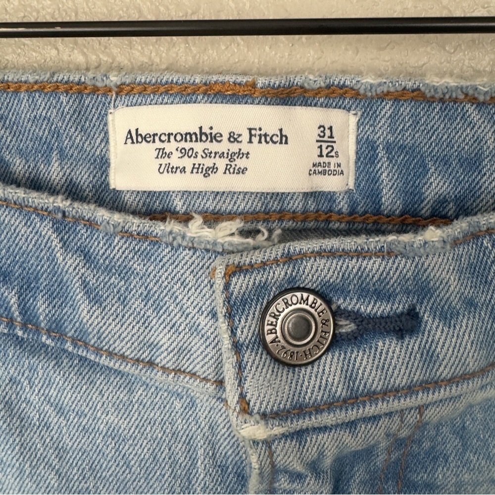 Abercrombie & Fitch Women’s the 90s Straight Ultra High Rise Jeans - Picture 5 of 9